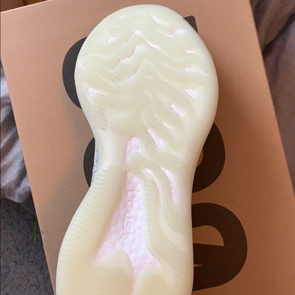 Yeezy Boost 380 - Picture 5 of 7